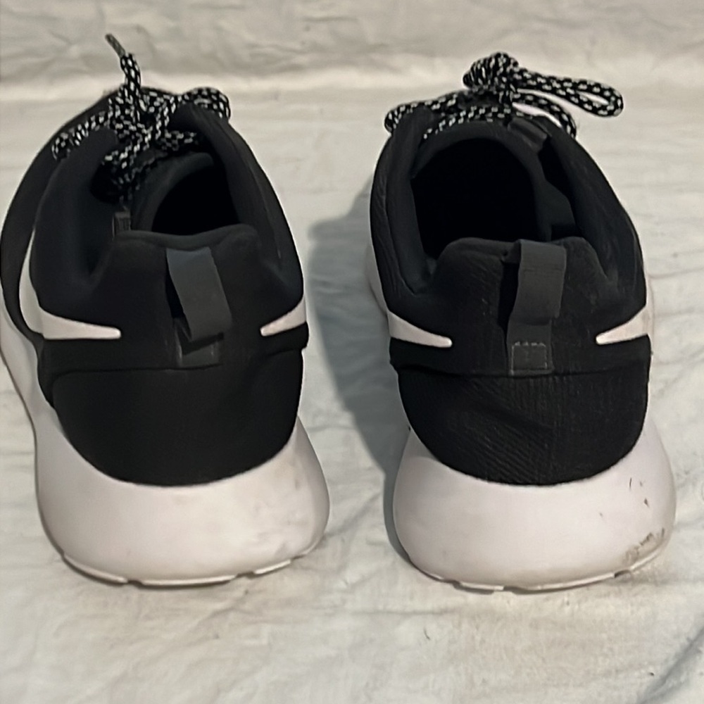 Nike Roshe One Black Running Shoe Sneakers Size 10 - Picture 3 of 9